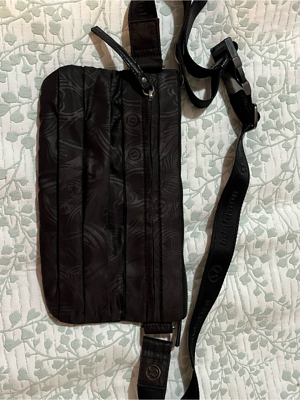 Lululemon Peacock 🦚 Motif Belt Bag